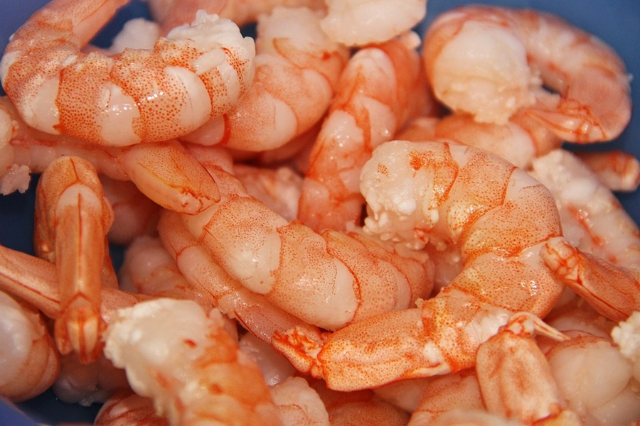 Quick Crockpot Shrimp Scampi Recipe Close Up of Pink Shrimp