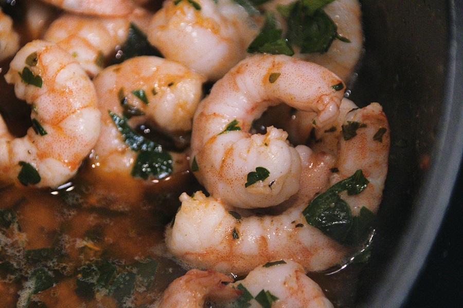 Quick Crockpot Shrimp Scampi Recipe Close Up of Shrimp Cooking