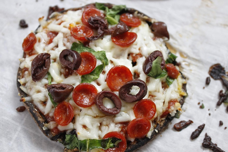Easy Healthy Mushroom Pizza Recipe Overhead of a Portobello Mushroom Pizza