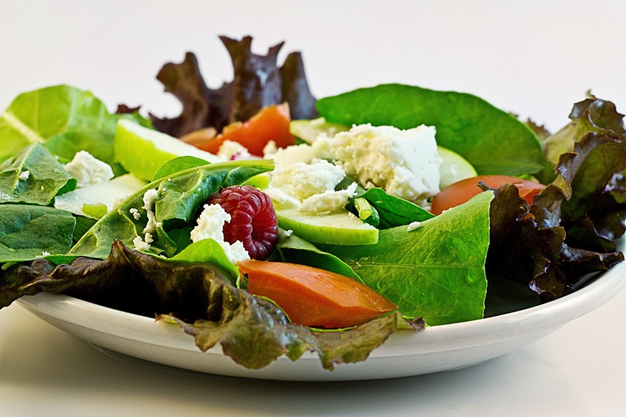 Intermittent Fasting Tips for Success Close Up of a Plate of Salad Topped with Cottage Cheese