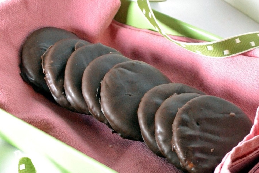 Low Sugar Snacks for a Low Carb Diet a Row of Thin Mints on a Pink Cloth Napkin
