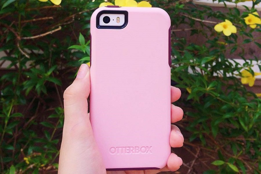Otterbox Prefix vs Commuter Close Up of a Person Holding Up a Phone in a Pink Case