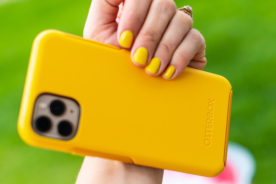 Otterbox Defender vs Commuter vs Symmetry Close Up of a Person Holding a Phone in a Yellow Otterbox Case