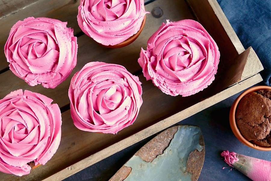 Easy Margarita Cupcakes with Tequila Recipes A Tray of Cupcakes with Pink Frosting