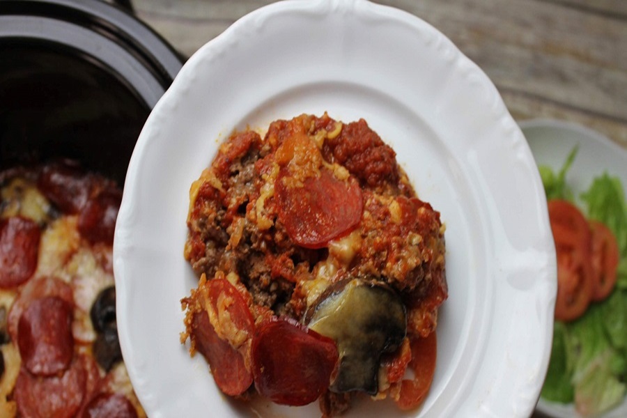 Easy Low Carb Crockpot Recipes Close Up of a Plate of Pizza Casserole