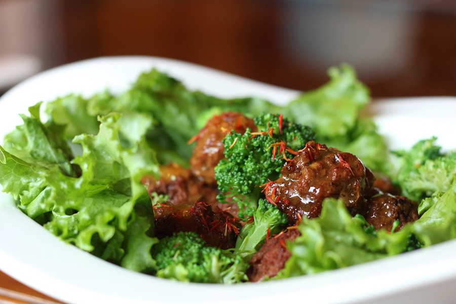 Low Carb Meatballs Recipe Ideas Close Up of Meatballs in a Salad