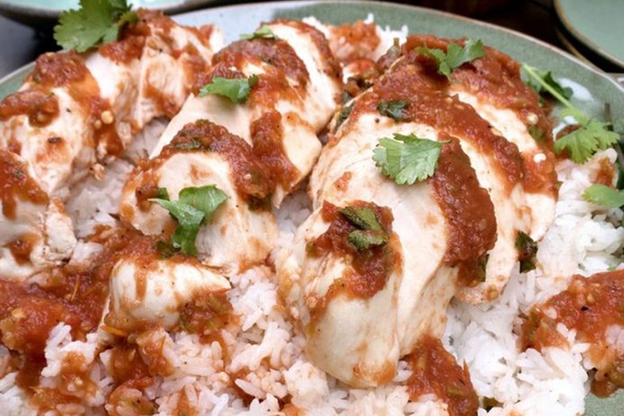 Crockpot Recipes with Chicken for Weight Loss Close Up of Salsa Chicken on a Bed of Rice