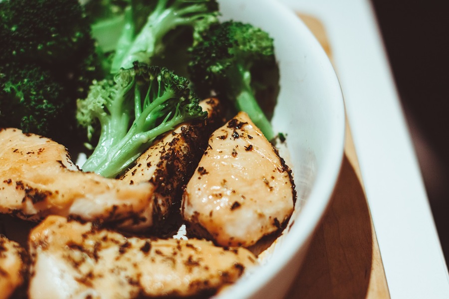 Paleo vs Keto Close Up of Cooked Chicken with Broccoli in a Bowl