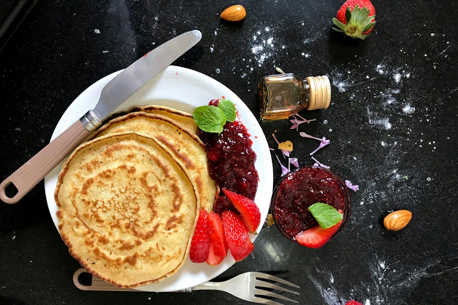 Jillian Michaels Bodyshred Meal Plan a Plate of Pancakes with Berry Compote and Strawberries