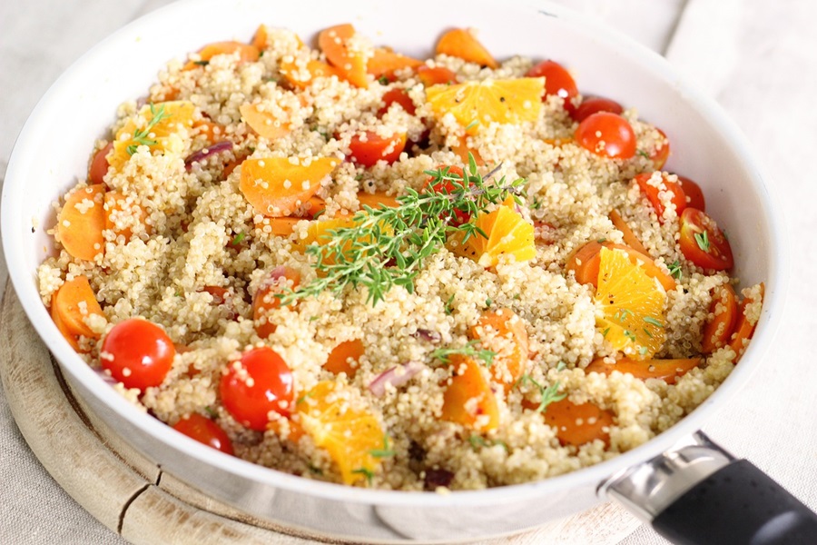 Easy Quinoa Recipes for Diabetics a Bowl of Quinoa with Peppers and Parsley