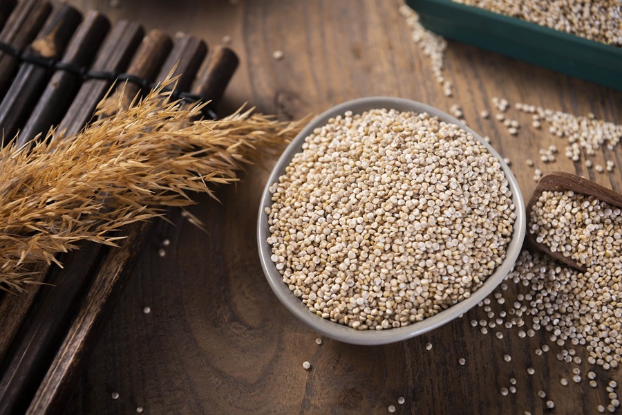 Easy Quinoa Recipes for Diabetics a Bowl of Raw Quinoa Next to Wheat on a Wooden Table