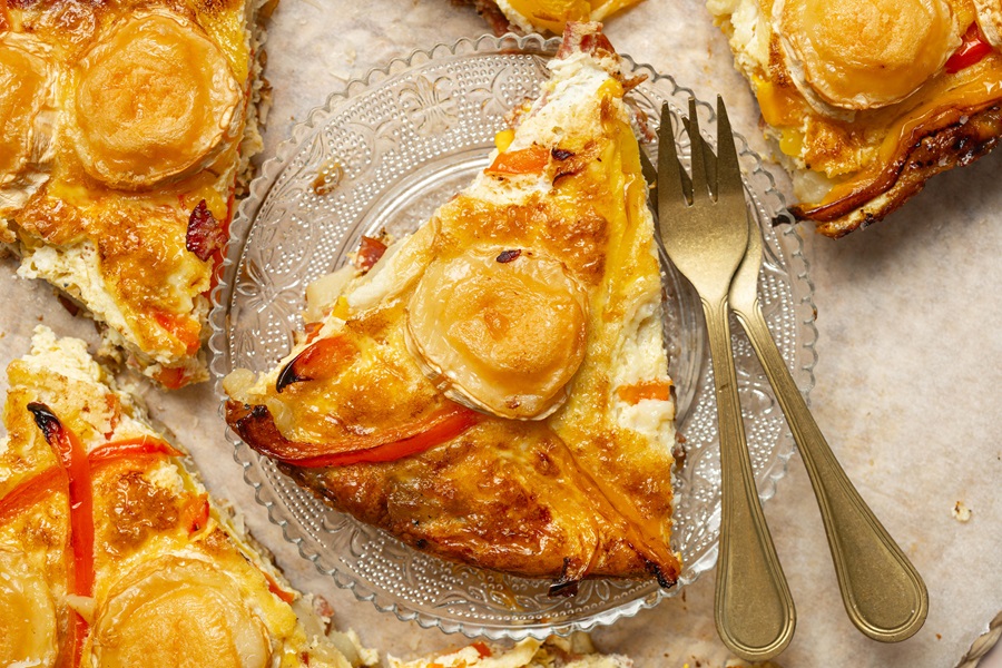 Healthy and Easy Breakfast Skillet Recipe with Potatoes a Glass Plate with a Piece of Casserole and a Fork