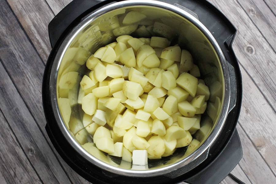 15 Minute Instant Pot Mashed Potatoes Cubed Potatoes in an Instant Pot