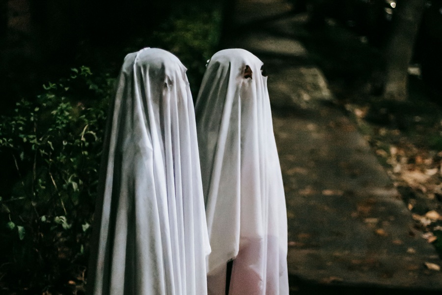 Crockpot Halloween Recipes Two Kids Standing Outside Wearing Sheets to Look Like Ghosts