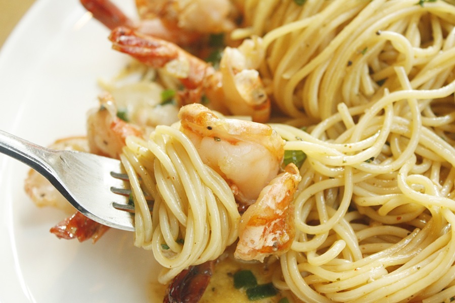 Best Crockpot Shrimp Pasta Recipes Close Up of a Fork with Pasta and Shrimp on it