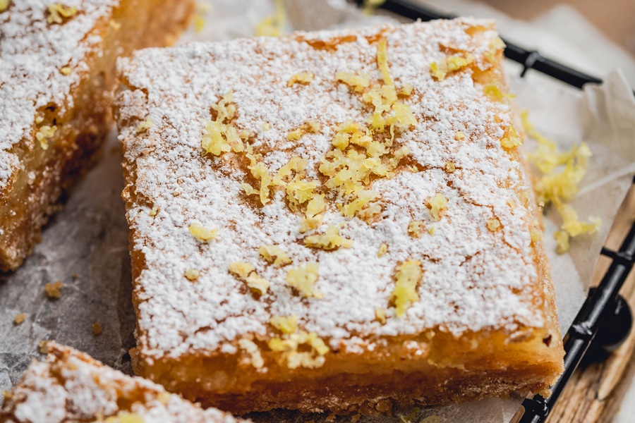 Lemon Bar Recipe Close Up of a Lemon Bar 
