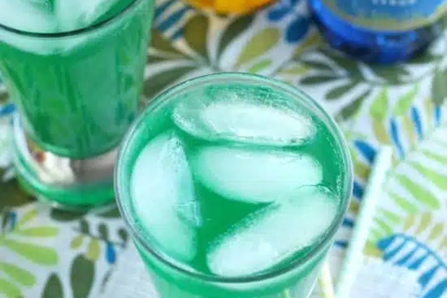 Green Drinks For Kids a Green Drink with Ice