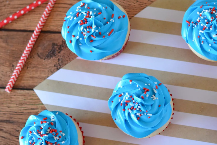 4th of July Party Ideas Strawberry Filling Cupcakes