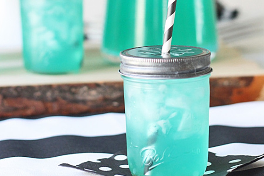 Summer Margarita Recipes Close up of a Moonlight Margarita in a Mason Jar