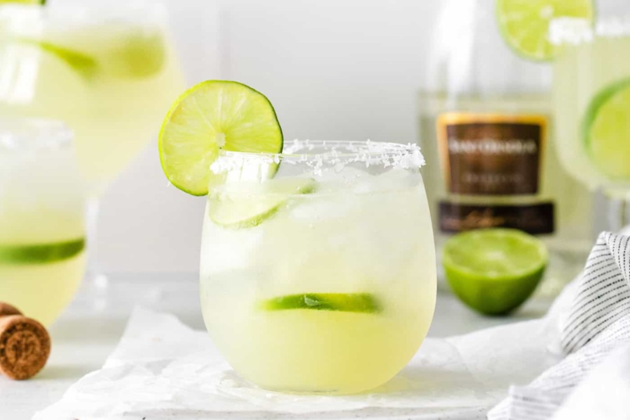 Summer Margarita Recipes Prosecco Margaritas Garnished with Lime Slices