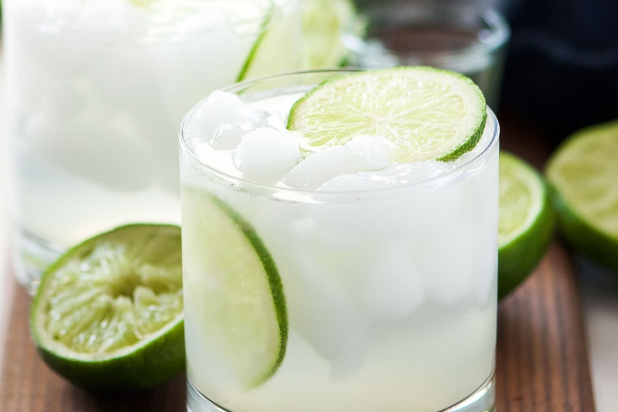 Low Carb Skinny Margarita Recipes Champagne Margarita in Glasses with Lime Slice Garnishes