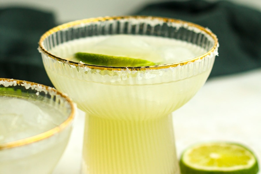 Low Carb Skinny Margarita Recipes Close Up of a Skinny Margarita Garnished with a Lime Wedge