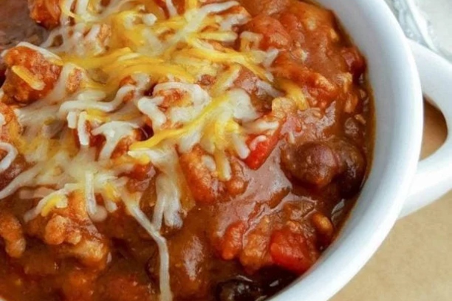 Spooky Halloween Crockpot Recipes a Bowl of Chili Topped with Shredded Cheese